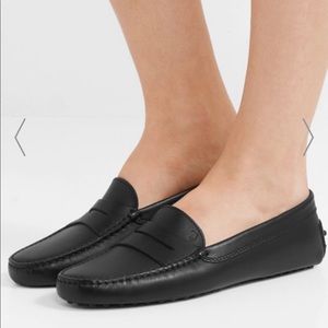 Tod’s Women’s Gommino Driving Shoe Black Leather
